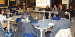 Malgré la tempête de verglas, quelques résidents se sont présentés à la table ronde sur l’immigration du député fédéral de Pontiac William Amos, le 23 janvier.
Photo : Olivier Pilon 