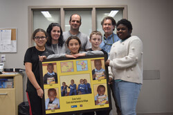 Le personnel et les élèves de l’École internationale du Village qui ont participé au projet humanitaire pour quatre jeunes de la Zambie. 
Photo: Olivier