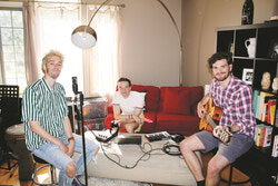 Photo : Nicolas, Alexis et Maxime Boivin forment le groupe Double Magnum.
