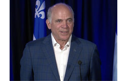 Légende photo : Suivant la démission du ministre de l’Énergie Pierre Fitzgibbon, des groupes de la société civile du Québec exhortent le gouvernement à suspendre le projet de loi 69, qui prévoit notamment la mise en place d’un modèle favorisant la production et la vente d’électricité par des producteurs privés. Crédit photo : Capture d’écran de la conférence de presse sur CPAC