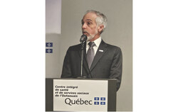 Le Dr Marc Bilodeau, directeur général du CISSS de l'Outaouais, a annoncé l'élimination de 102 postes afin de respecter les nouvelles cibles budgétaires imposées par Québec. Crédit photo : Tashi Farmilo