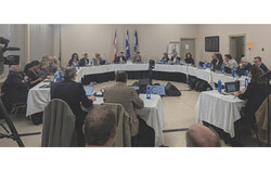Vu d’ensemble de la séance du conseil municipal (15 avril 2025). Photo : Mélissa Gélinas
