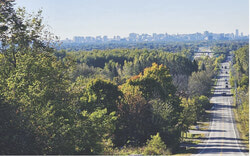 Chelsea se classe au premier rang des municipalités les plus dynamiques du Québec sur le plan économique, mais de nouvelles données provinciales révèlent un fossé grandissant entre les communautés prospères du sud et celles en difficulté du nord de l’Outaouais. Crédit photo : Tashi Farmilo