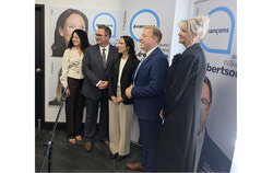Les cinq candidats caquistes de la région de l’Outaouais, de gauche à droite : Mariana Mefleh (Pontiac), William Robertson (Gatineau), Suzanne Tremblay (Hull), Mathieu Lévesque (Chapleau) et Linda Gauthier (Papineau). Photo : Drazen Seslija