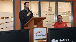 Le directeur du tournoi Richard Quirion a dévoilé les nombreuses nouveautés du Challenger de Gatineau qui débute dans trois mois. Photo : Charles Fontaine
