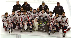 Photo caption: On February 16, the Midget A Aylmer Éclairs lost 6-2 in the finals of the 2020 Midget-Junior provincial tournament in Fleurimont, Que. Pictured, the team huddles together for a group photo with the finalist banner. 
Photo : Midget A Aylmer Éclairs