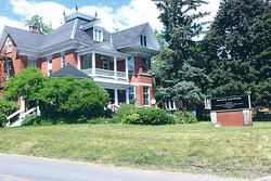 Le 7 juin, la Maison Jacythne a inauguré son tout nouvel emplacement au 53 rue Principale, portant à sept le nombre total de ses magasins dans la province.  Photo : J-D Potié