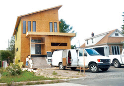 La maison du 42, rue Cochrane repose sur un terrain plus petit que les 
terrains adjacents, ce qui cause la grogne dans le voisinage.
Photo: LRC