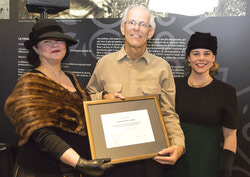 Dominique Laurent, Responsable - Arts visuels et patrimoine, Ville de Gatineau; Gilles Laroche, président du Musée de l'Auberge Symme; Nathalie Lemieux, conseillère municipale et présidente de la Commission des arts, de la culture, des lettres et du patrimoine. 
Photo: Ville de Gatineau
