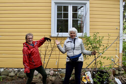Christiane Thérien et Luci Goulet ont donné beaucoup de leur temps pour offrir des arbres aux habitants. Charles Fontaine