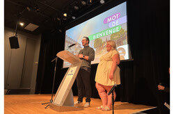 Steven Boivin, conseiller municipal du district d’Aylmer, et Caroline Murray, conseillère municipale du district de Deschênes, ont accueilli les citoyens à la première de quatre activités de participation publique visant à recueillir leurs commentaires afin d’établir une vision commune pour le développement du Vieux-Aylmer. Crédit photo : Taylor Clark